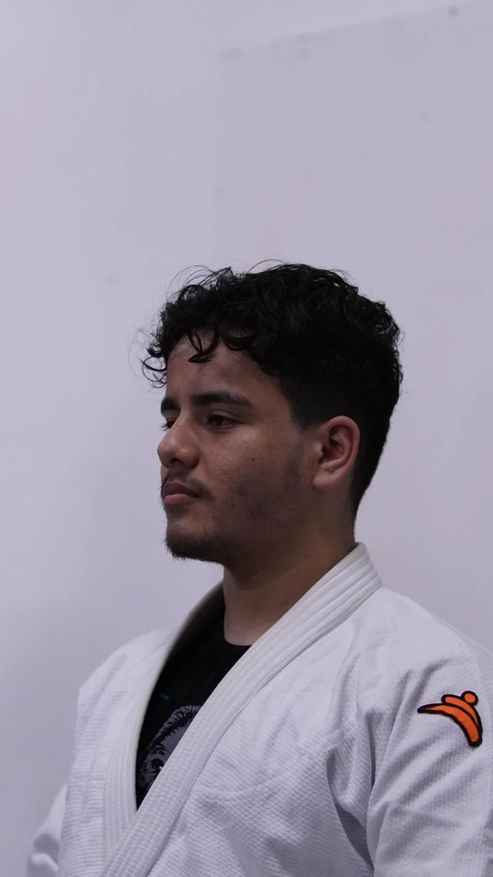 Instrutor Helton com kimono branco